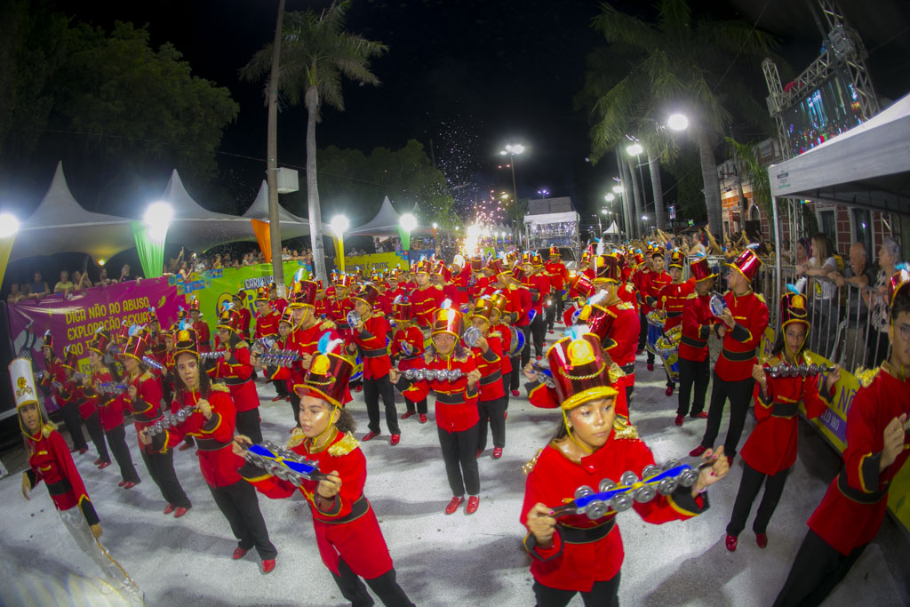 A Pesada levou à avenida enredo sobre sonho infantil e memórias da infância