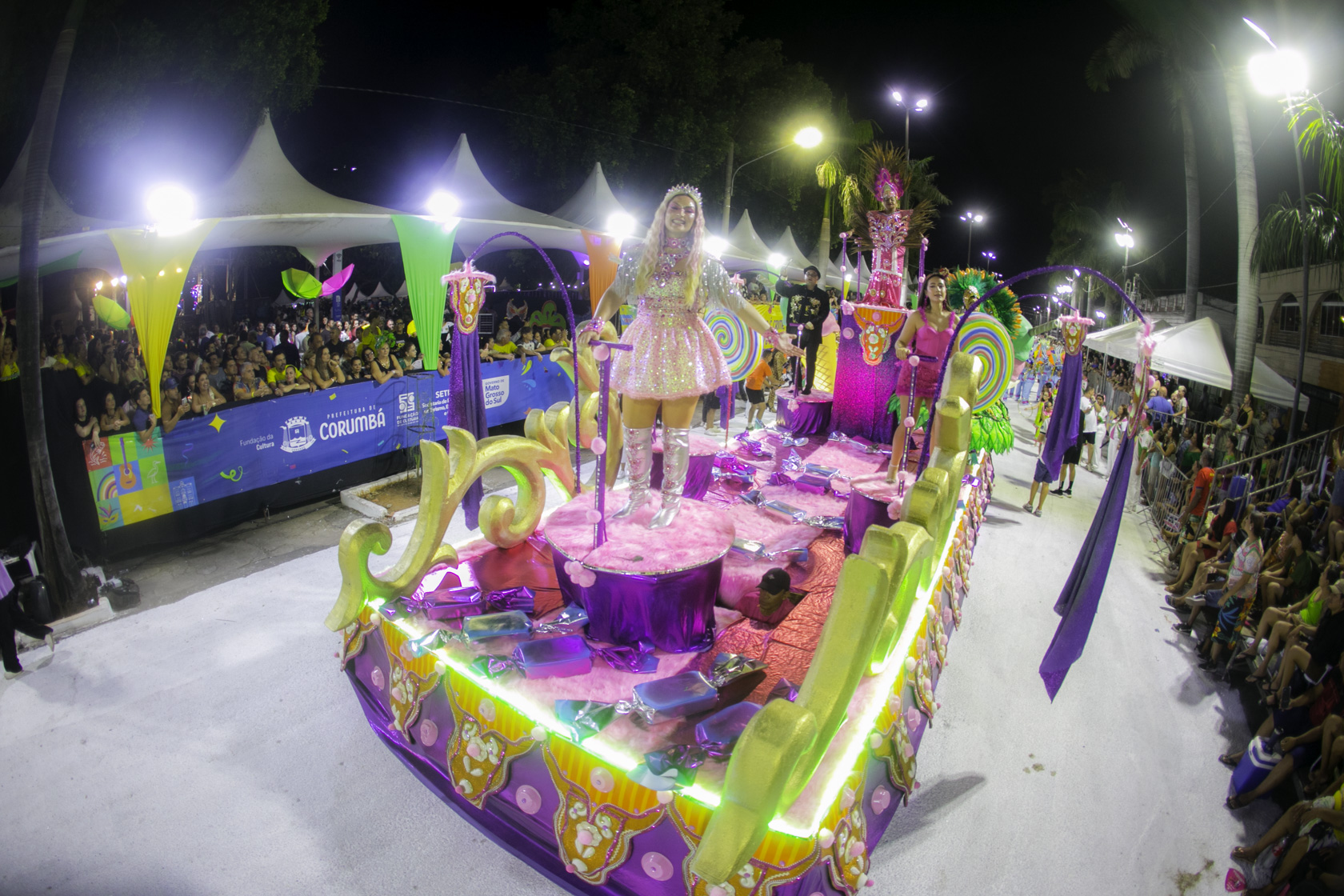 Com muito brilho, Império defendeu  “Entre Devaneios e Mistérios – A Vida é um Sonho”