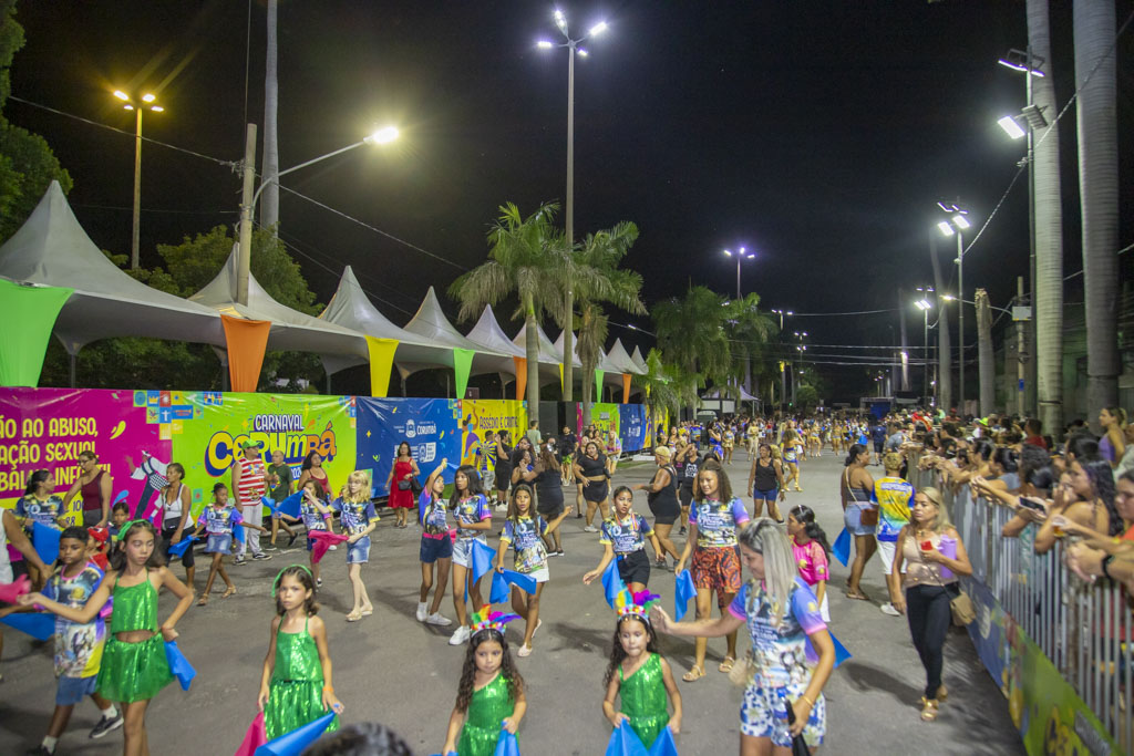 Primeira noite de ensaio técnico lota Avenida e antecipa clima de Carnaval em Corumbá