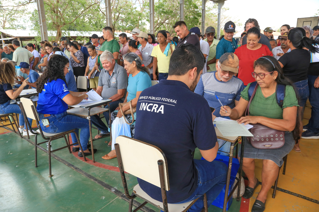 Parceria entre Incra e Prefeitura entrega 148 títulos a famílias do Assentamento Taquaral