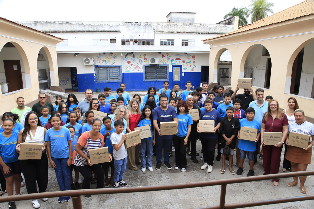 Kits escolares garantem suporte pedagógico e destacam belezas de Corumbá
