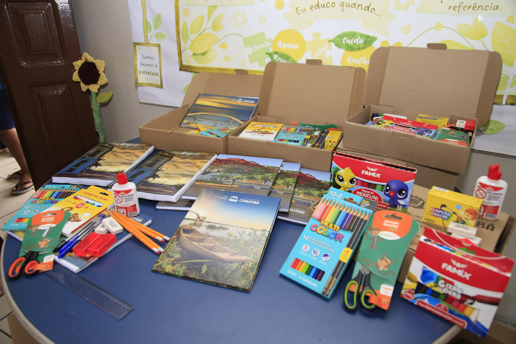 Comunidade escolar destaca importância dos kits entregues pela Prefeitura