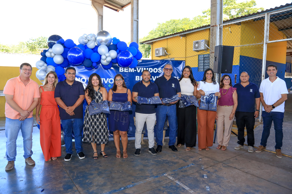 Mais de 44 mil peças de uniformes começam a ser entregues aos alunos da REME