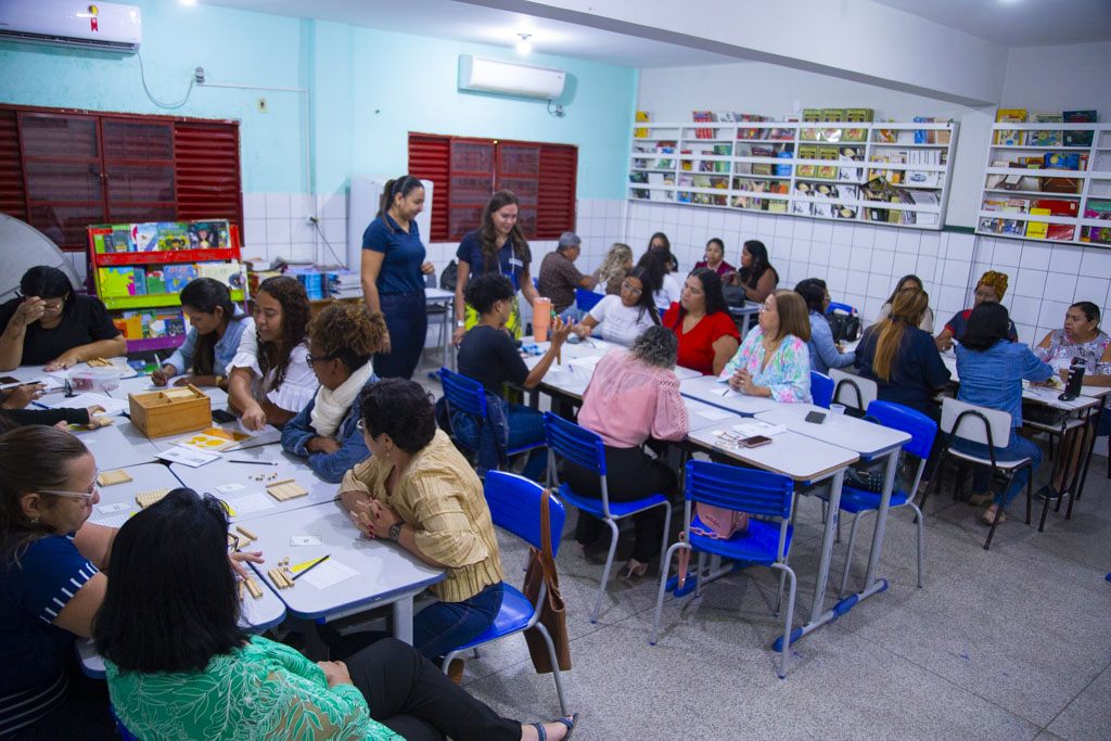 Profissionais da educação participam de Formação em Serviço nesta segunda-feira