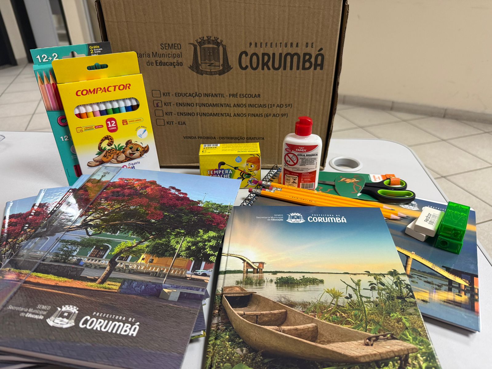 Prefeitura inicia distribuição de kits escolares para unidades da Rede Municipal de Ensino