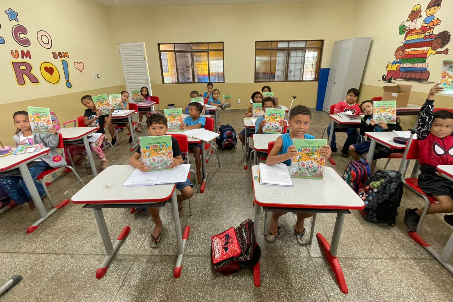 Mais de 2,8 mil alunos da REME recebem materiais do MS Alfabetiza em Corumbá