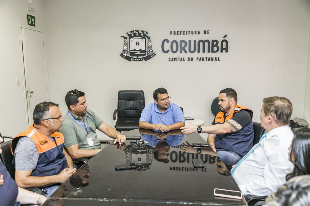 Sanesul doa 1.700 copos de água a famílias atingidas pelas chuvas em Corumbá