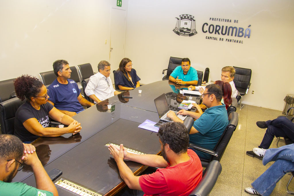 Reunião confirma reajuste a educadores e abre negociação sobre novas demandas