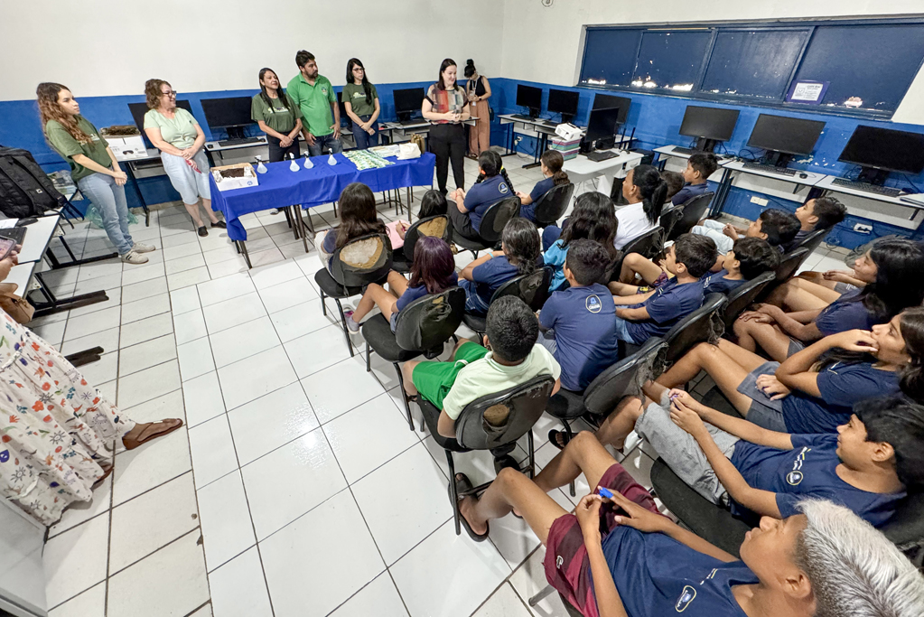 Oficina de plantio de sementes leva educação ambiental a alunos de Corumbá