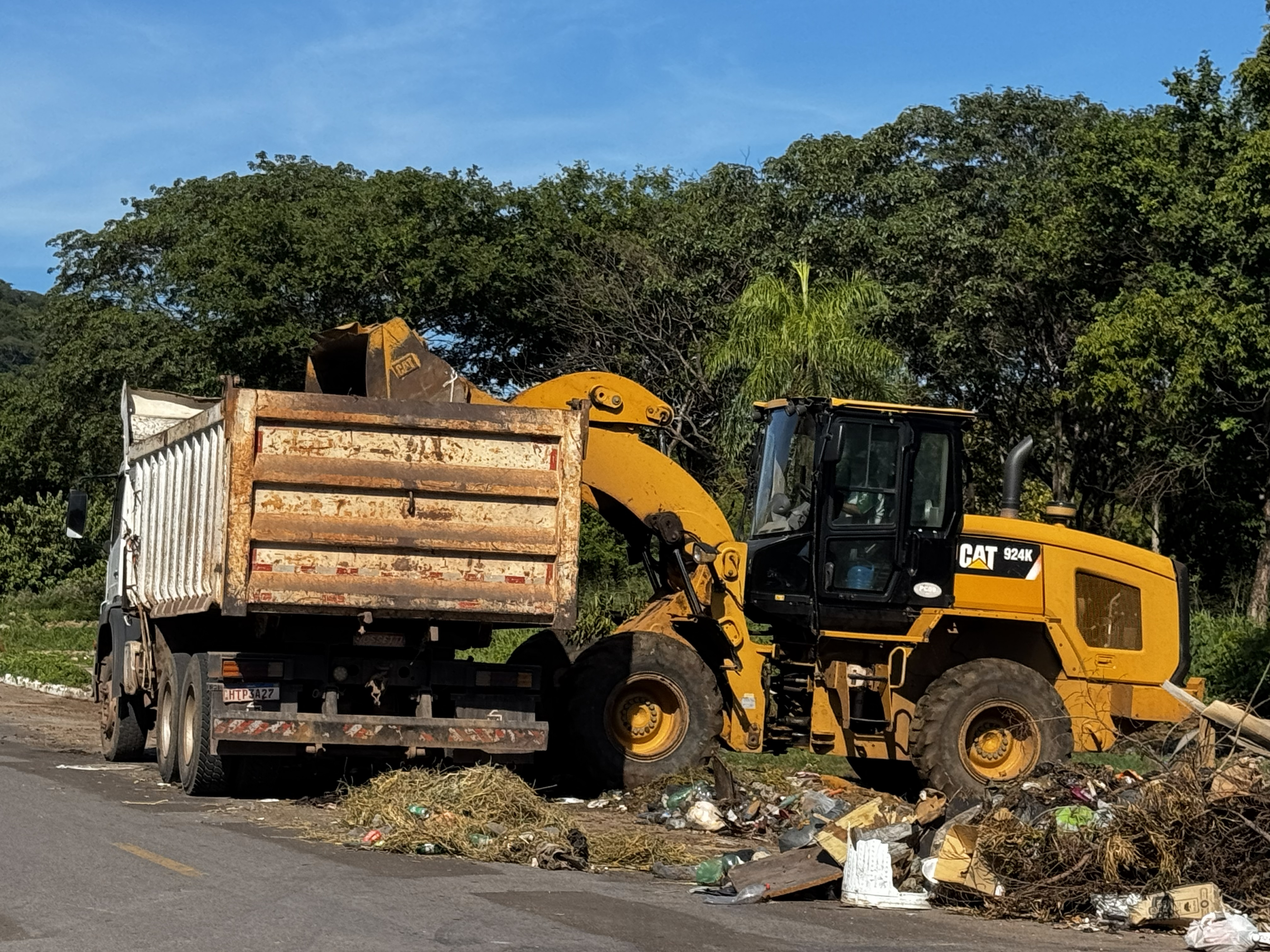 Prefeitura orienta moradores sobre coleta mensal de serviço de cata galhos nos bairros