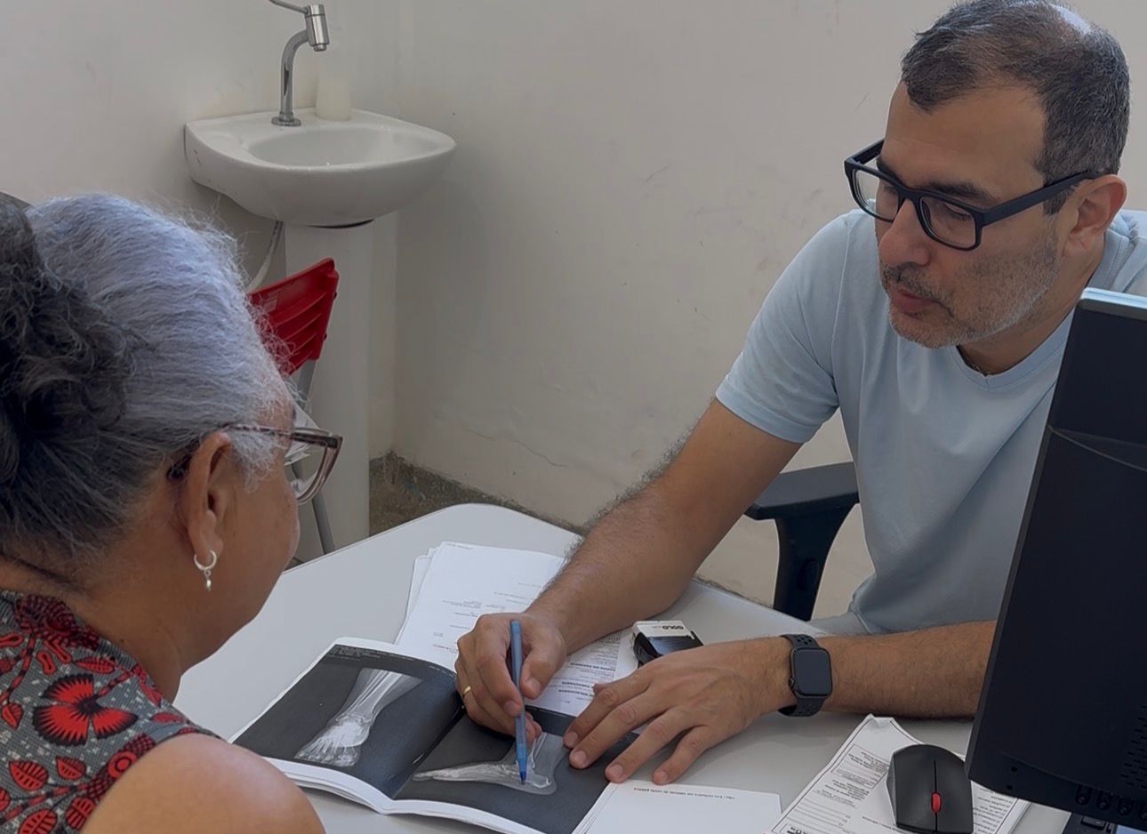 Saúde de Corumbá amplia atendimento com médicos especialistas nos bairros e reduz tempo de espera