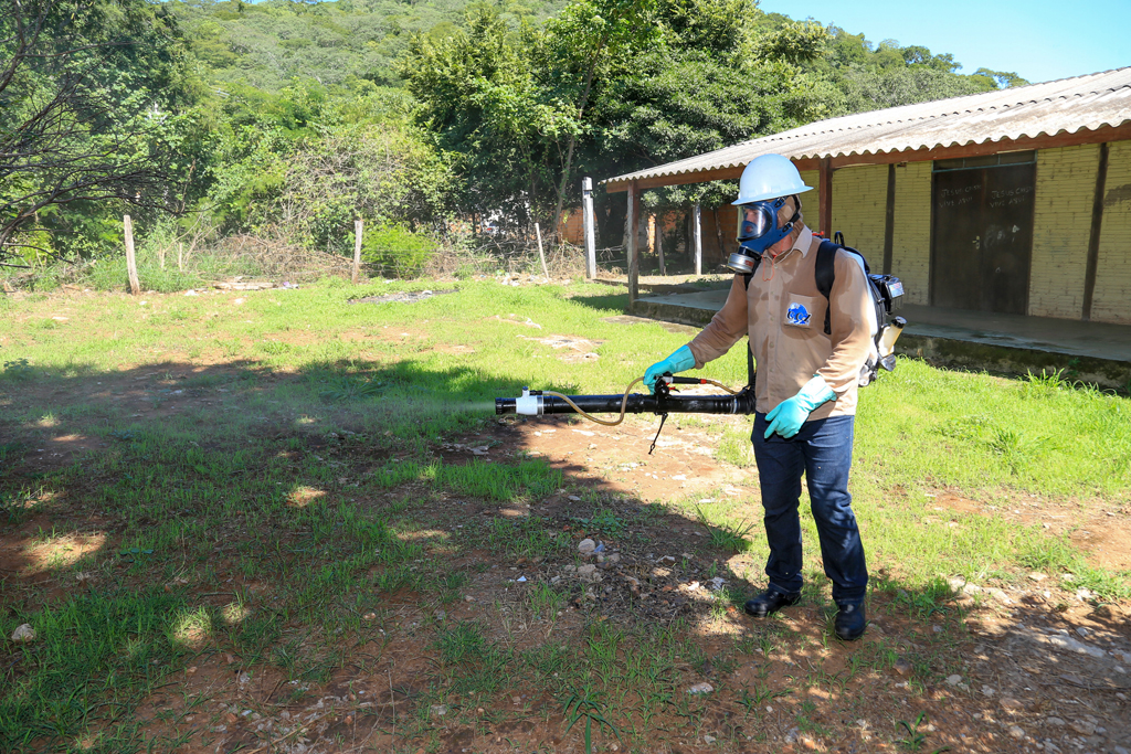 Ação de Saúde Comunitária contra a Chikungunya retira 40 ton. de materiais inservíveis do Jatobazinho