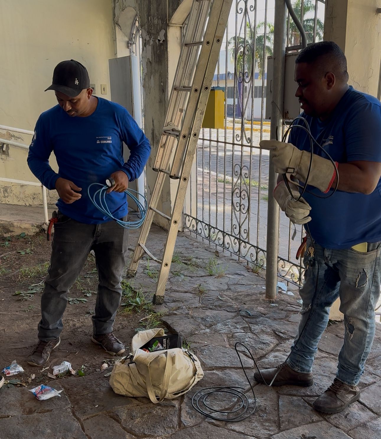 Secretária de Saúde visita CAPS I, avalia demandas e verifica reparo na parte elétrica